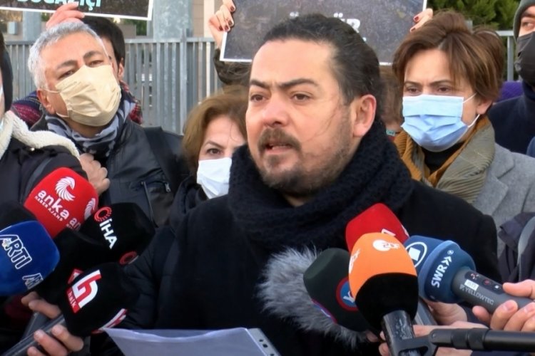 İstanbul'da Gezi Parkı davası &ouml;ncesi adliye &ouml;n&uuml;nde a&ccedil;ıklama