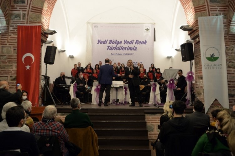 Bursa'da 'Yedi B&ouml;lge Yedi Renk T&uuml;rk&uuml;lerimiz' konseri b&uuml;y&uuml;ledi