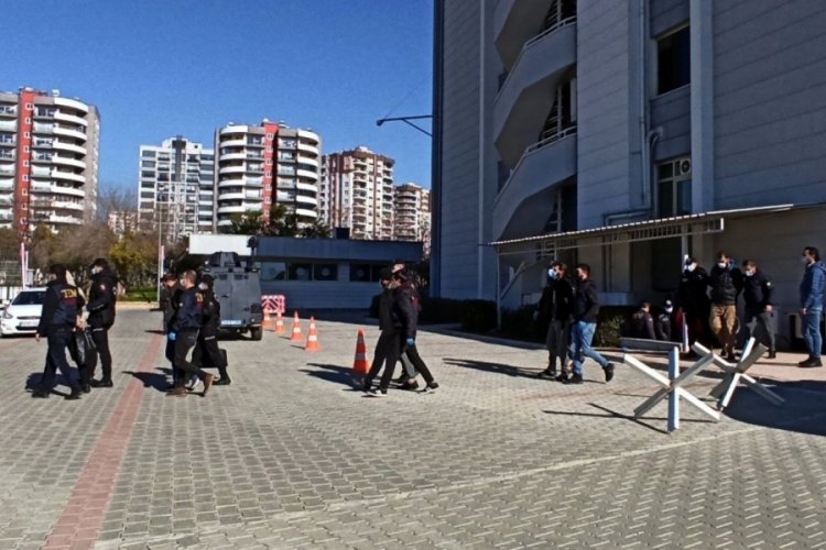 'Pen&ccedil;e-2' operasyonunda yakalanan DEAŞ'lılar adliyede