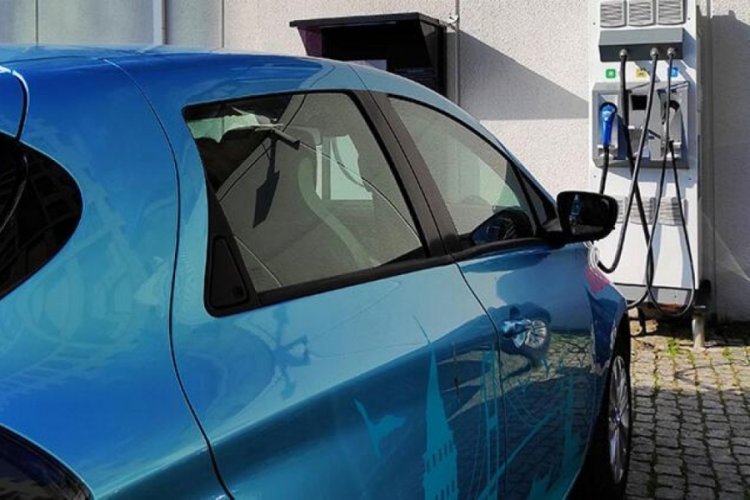 Elektrikli ara&ccedil; şarj istasyonları artıyor