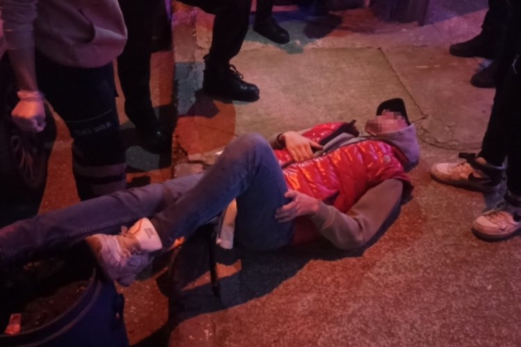 Bursa'da kız kavgasında bı&ccedil;aklar konuştu: 4 yaralı