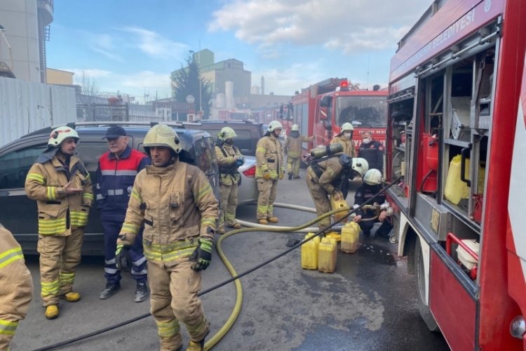 İstanbul Pendik'te demir boru fabrikasında yangın