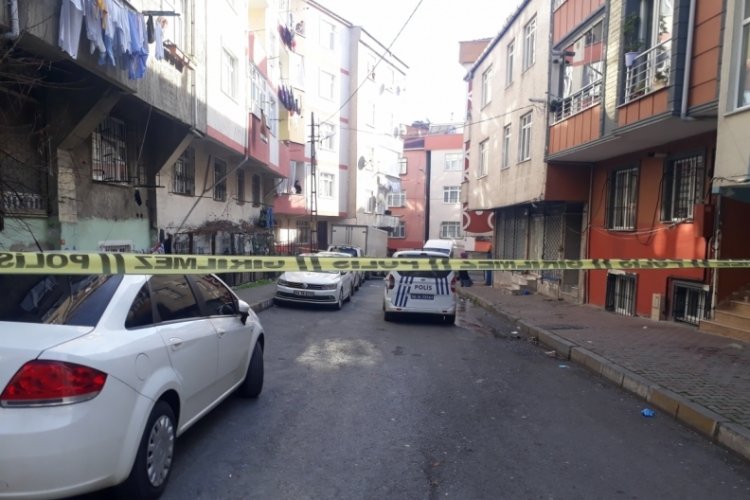 Aynı evde yaşadığı kişiyi &ouml;ld&uuml;rd&uuml;!