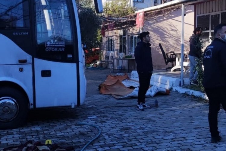 Zabıta ekiplerinin uyardığı k&ouml;m&uuml;rc&uuml; kendini yaktı