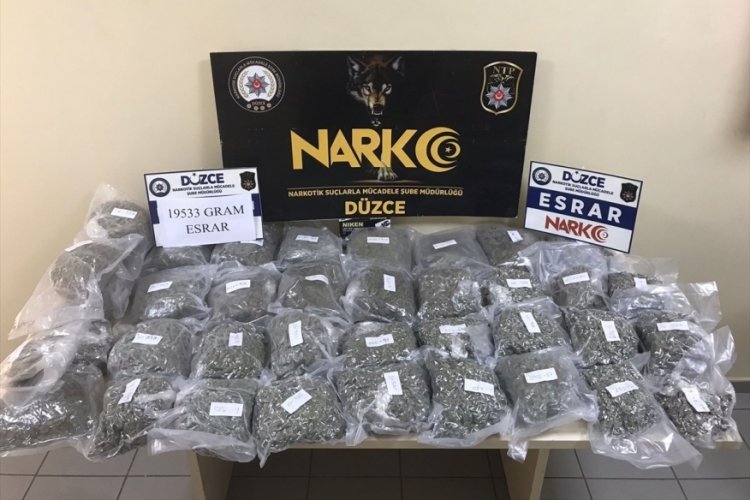 D&uuml;zce'de 19,5 kilogram esrar ele ge&ccedil;irildi