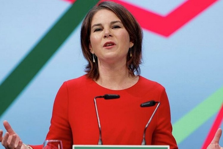Bakan Baerbock, Ukrayna'ya silah sevkiyatının yapılmayacağını yineledi