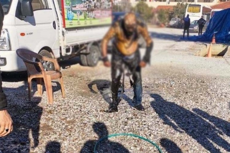 Seyyar k&ouml;m&uuml;r satıcısı benzinle kendini yaktı