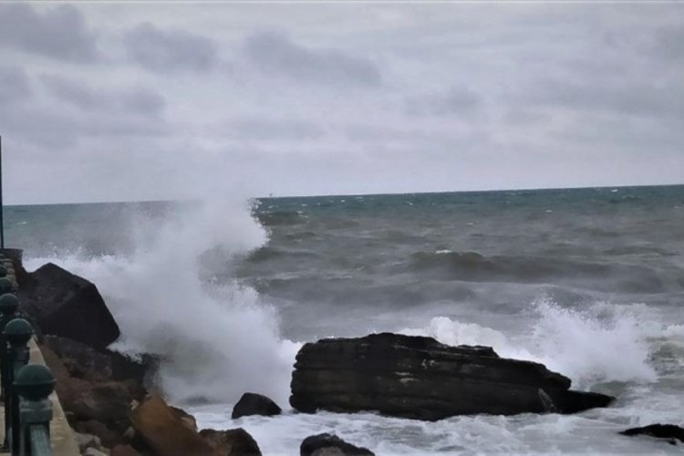 Karadeniz ve Akdeniz'de şiddetli fırtına uyarısı!