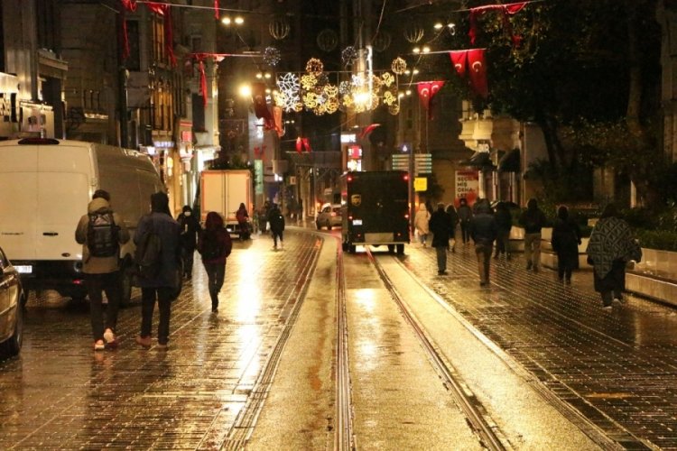İstanbul'da sulu kar yağışı etkili oldu