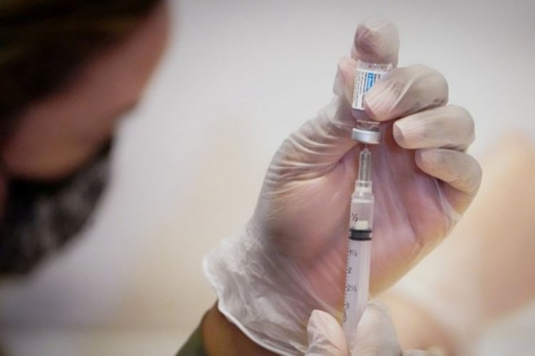 Pfizer CEO'sundan yeni aşı i&ccedil;in tarih