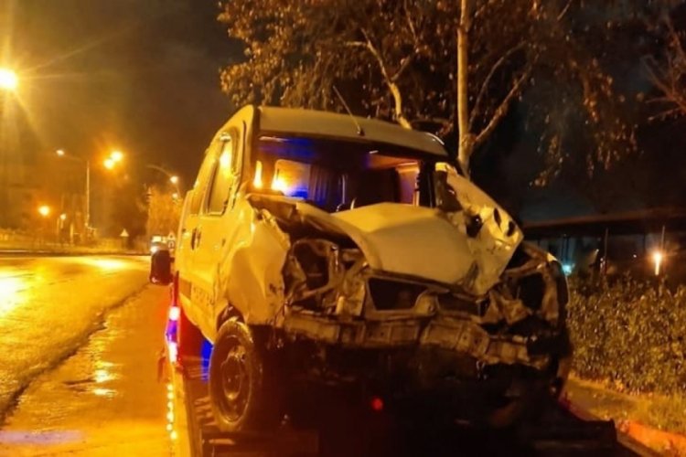 Ref&uuml;je &ccedil;arpan s&uuml;r&uuml;c&uuml;n&uuml;n karnına demir saplandı