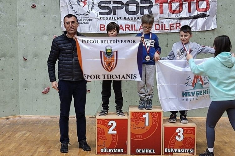 Bursalı k&uuml;&ccedil;&uuml;k dağcılar madalyalara ambargo koydu