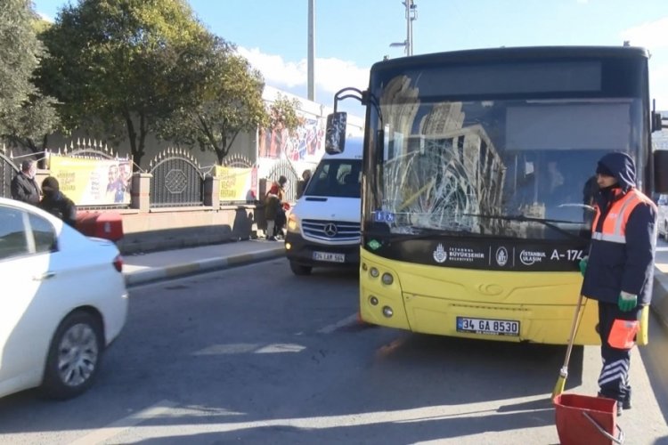 İstanbul Esenyurt'ta yolun karşısına ge&ccedil;erken İETT otob&uuml;s&uuml;n&uuml;n &ccedil;arptığı yaya ağır yaralandı