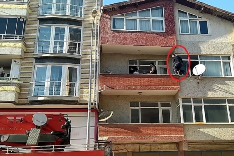 Balkondan balkona intiharı engelleme &ccedil;abası!