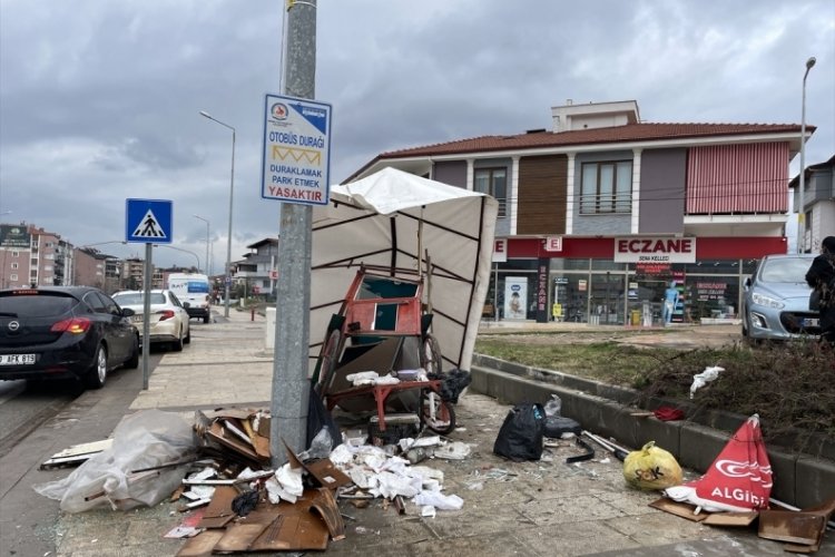 Otomobilin &ccedil;arptığı simit&ccedil;i hayatını kaybetti