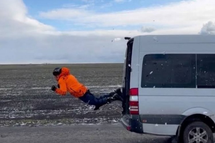 Rus dubl&ouml;r Chebotarev, minib&uuml;s&uuml;n i&ccedil;inden ge&ccedil;ti!