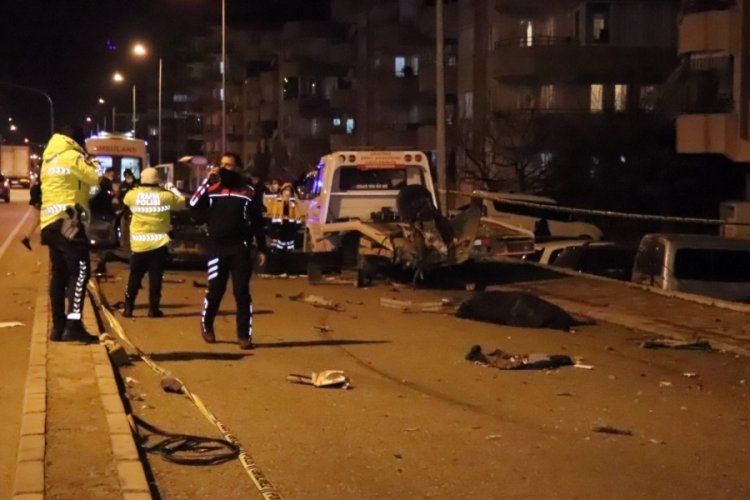 Denizli'de otomobil park halindeki &ccedil;ekiciye &ccedil;arptı; 1&ouml;l&uuml;...