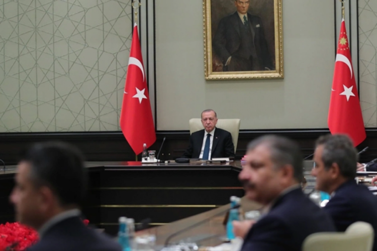 Yarıyıl tatili ile ara tatil birleşecek mi? Cumhurbaşkanı Erdoğan Kabine Toplantısı sonrası a&ccedil;ıklayacak