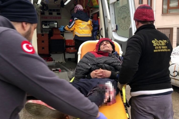 Bursa'da yaşlı adam dizinden pompalıyla vuruldu