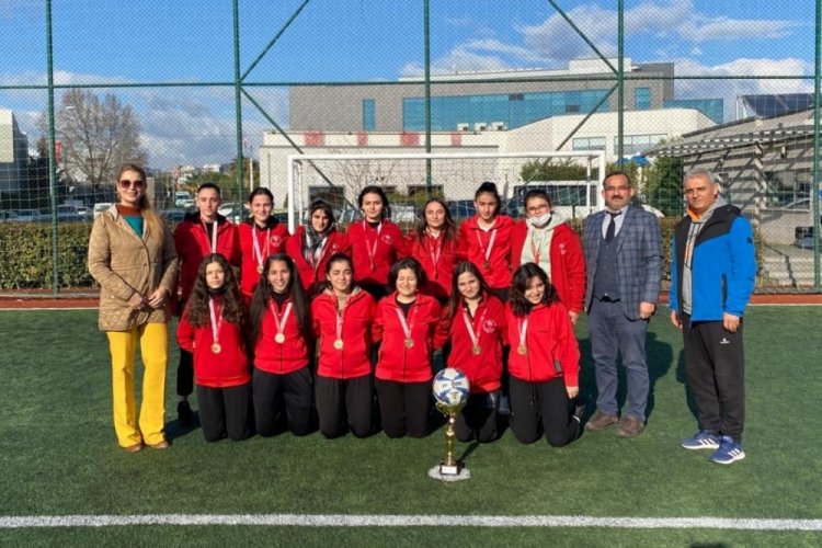 DOSABSİAD Başkanı &Ccedil;evikel, Yıldırım MTAL Kız Futbol Takımı ile buluştu