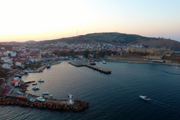 &Ccedil;anakkale G&ouml;k&ccedil;eada ve Bozcaada'ya sefer iptalleri yaşamı zorlaştırıyor