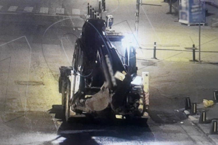 İstanbul Maltepe'de iş makinesi ile kablo hırsızlığı