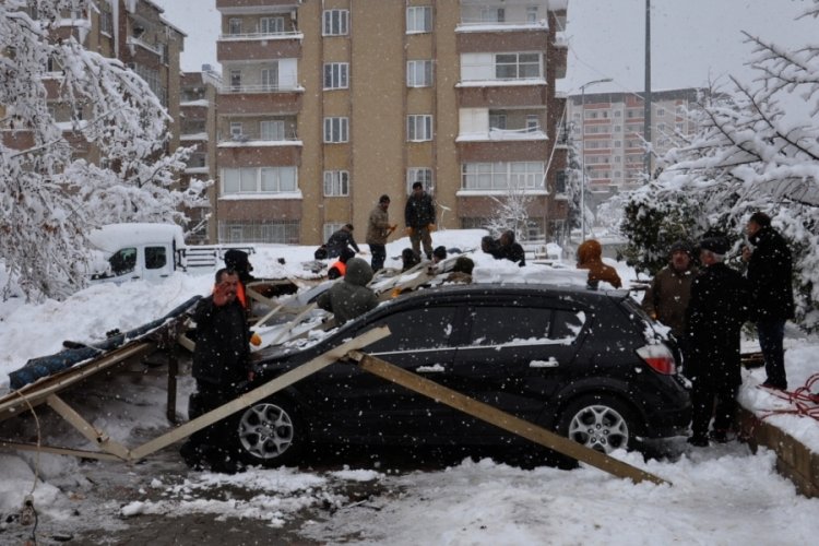 Gaziantep'te yolda mahsur kalan 2 bin 800 kişi kurtarıldı