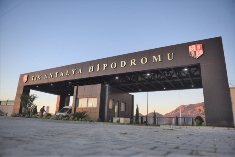 TJK Antalya Hipodromu'nda ilk yarış yapıldı