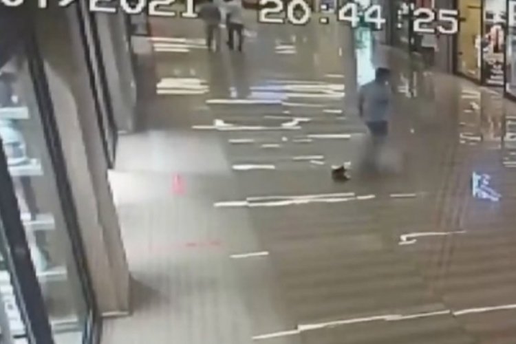 İstanbul'da AVM'de &ccedil;ocuğu darbeden şahsa hapis