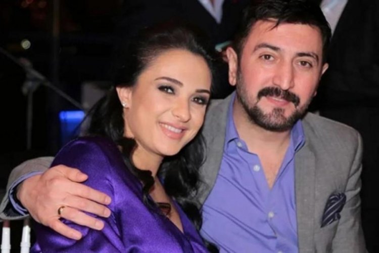 Şanlıurfa'yı gezen Ferman Toprak, eşiyle poşulu poz verdi