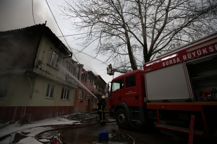 Bursa'da ailesine kızan şahıs evi ateşe verdi