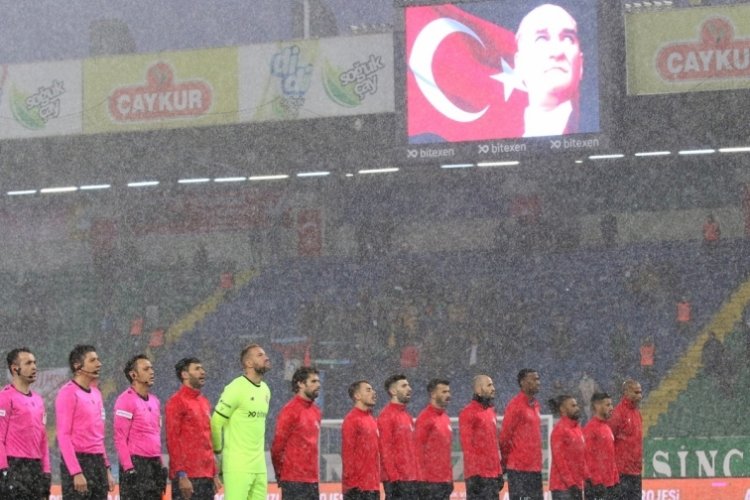 &Ccedil;aykur Rizespor - Antalyaspor m&uuml;cadelesi tatil edildi