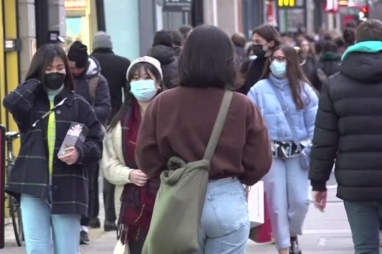 O &uuml;lkede Kovid-19 kısıtlamaları gelecek hafta kaldırılıyor