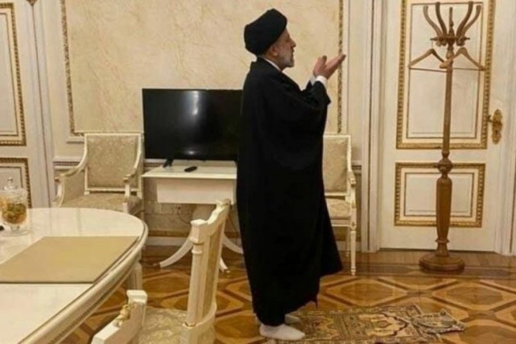İran Cumhurbaşkanı Kremlin'de namaz kıldı