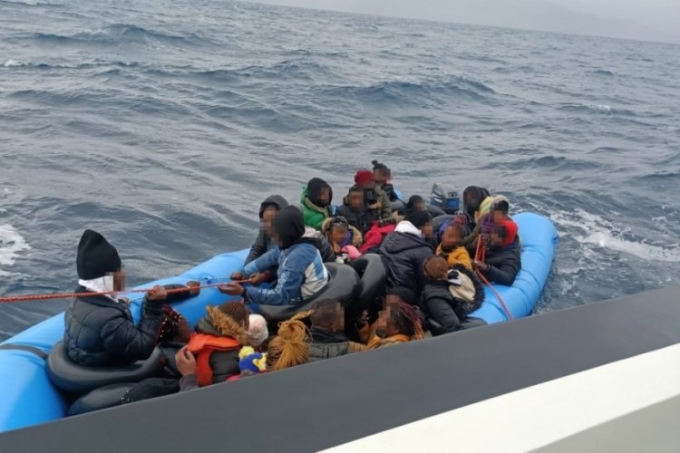 İzmir a&ccedil;ıklarında 38 d&uuml;zensiz g&ouml;&ccedil;men kurtarıldı