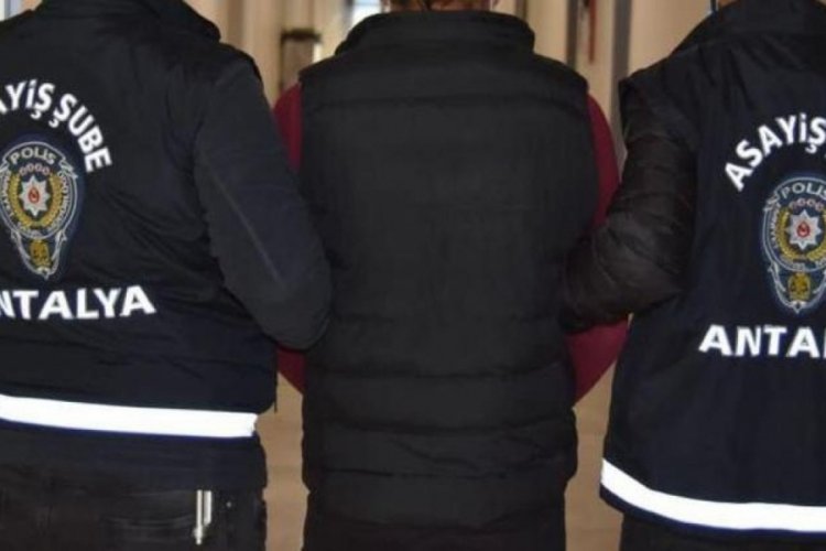 Polisleri g&ouml;r&uuml;nce yolun sonuna geldiğini anladı