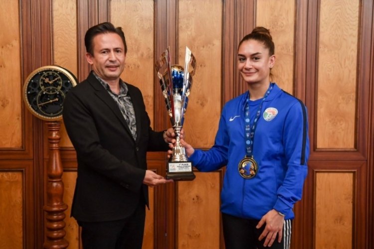 Hemşire Duygu Turan, Kick Boksta d&uuml;nya şampiyonu oldu