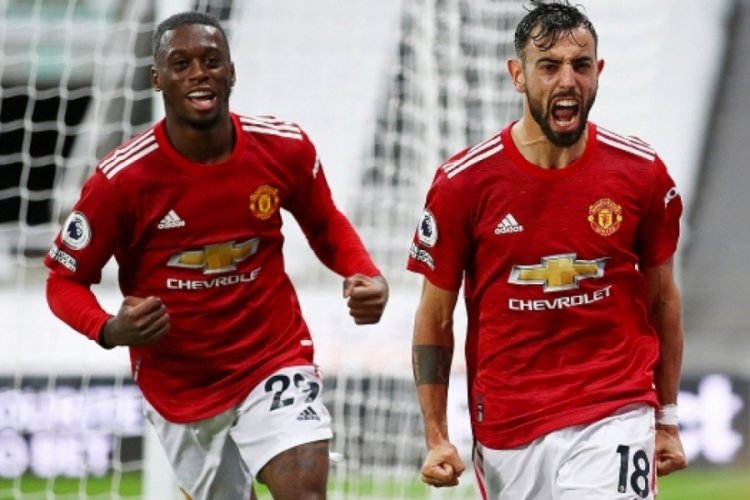 Manchester United deplasmanda 3 puanı 3 golle aldı