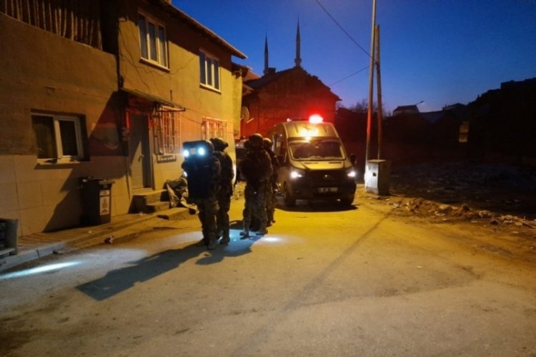 Bursa'da yapılan operasyonda g&ouml;zaltına alınan 42 kişiden 34'&uuml; tutuklandı