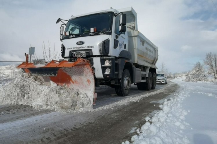 Bursa'da karlı yolları aşıp şifa dağıttılar