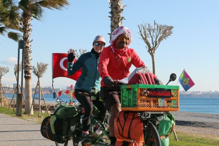 Fransa'dan bisikletle yola &ccedil;ıkan &ccedil;ift Antalya'da