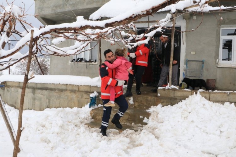 Şanlıurfa'da rahatsızlanan ikizler i&ccedil;in UMKE seferber oldu