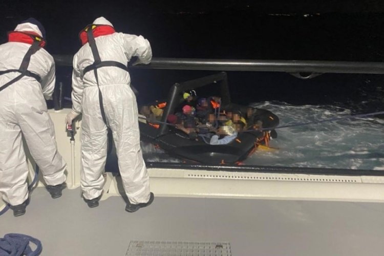 Yunanistan'ın ittiği 15 d&uuml;zensiz g&ouml;&ccedil;men kurtarıldı