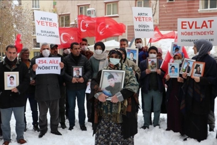 Evlat N&ouml;beti tutan ailelerden biri daha &ccedil;ocuğuna kavuştu