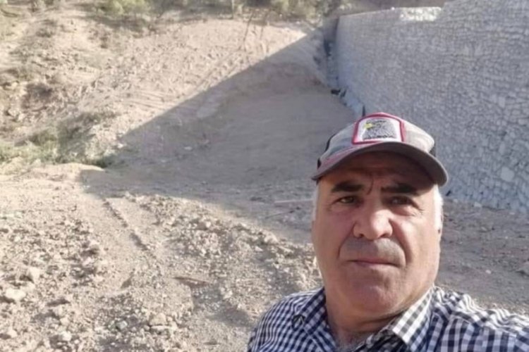 Ecel, iş makinesinin &uuml;zerinde par&ccedil;ayla yakaladı!