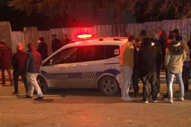 3 aracın karıştığı trafik kazasında 2 kişi yaralandı