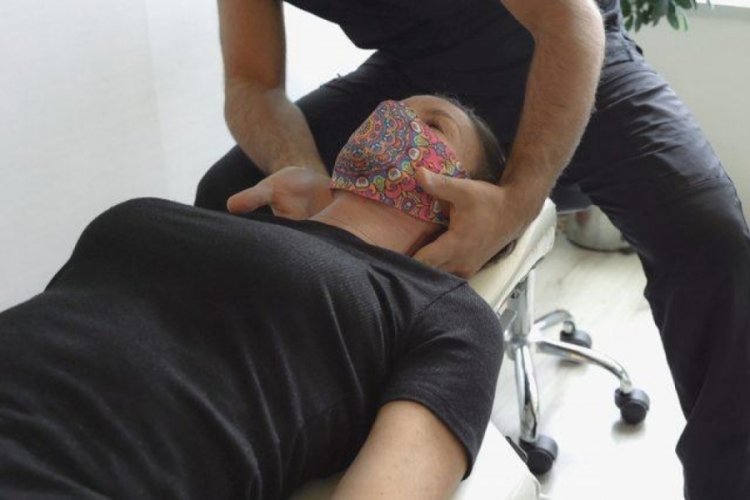 Sapık doktorun vukuatları bitmiyor! Hastalarının &ccedil;ıplak fotoğraflarını &ccedil;ekip...