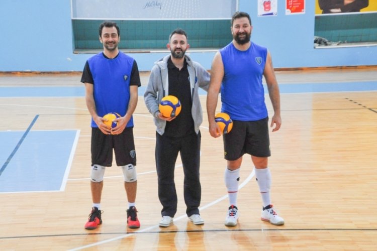 Bursa'da Karacabey Belediyespor voleybolda iddialı