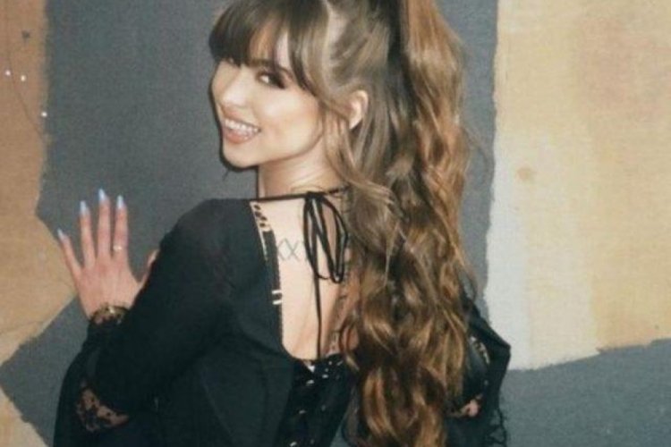 &Ccedil;ıplak poz veren Amerikalı model Riley Reid, mağazadan kovuldu