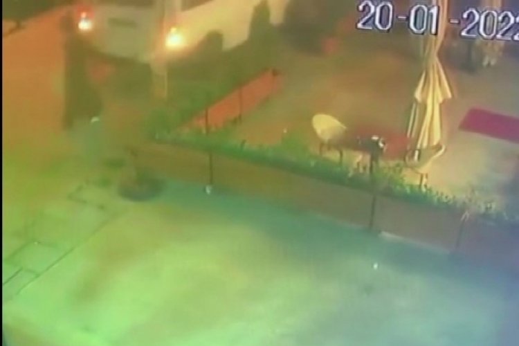 Kaldırımda bekleyen 14 yaşındaki kızı ara&ccedil; ezdi